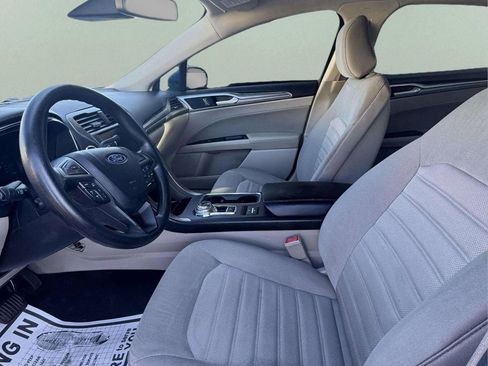 Used 2020 Ford Fusion SE image 9