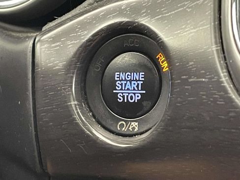 Used 2018 Jeep Grand Cherokee Altitude AWD/4WD image 36