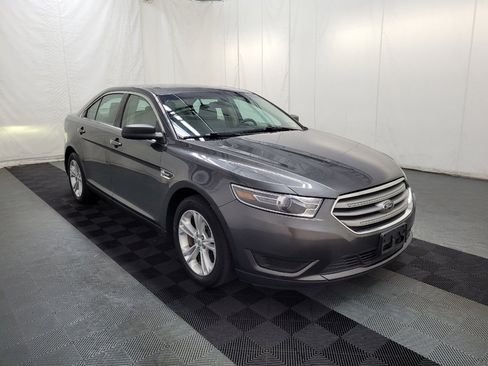 Used 2017 Ford Taurus SE FWD image 13