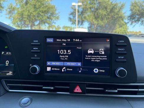 Used 2022 Hyundai Elantra SEL FWD image 25