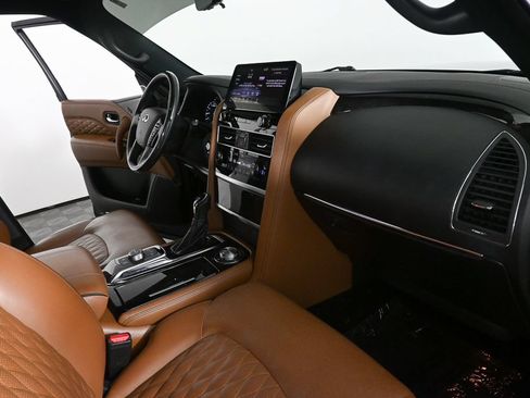 Used 2024 INFINITI QX80 Sensory AWD/4WD image 5