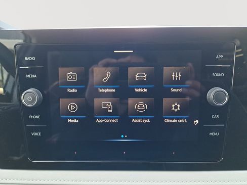 New 2025 Volkswagen Taos SE image 22