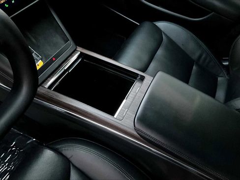 Used 2022 Tesla Model S image 17