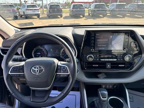 Used 2022 Toyota Highlander XLE AWD/4WD image 17