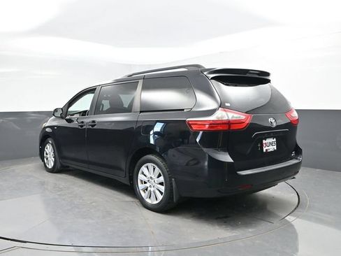 Used 2017 Toyota Sienna LE AWD/4WD image 10