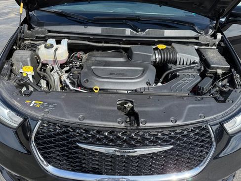 Used 2025 Chrysler Pacifica Select image 30
