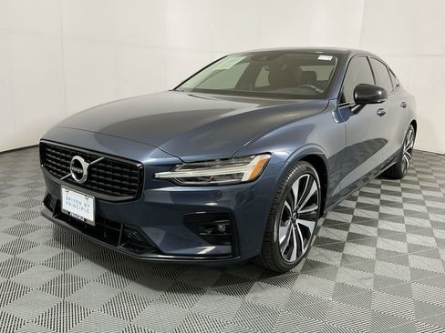 Used 2022 Volvo S60 B5 Inscription image 2