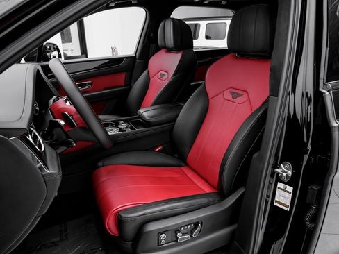 Used 2023 Bentley Bentayga V8 image 34