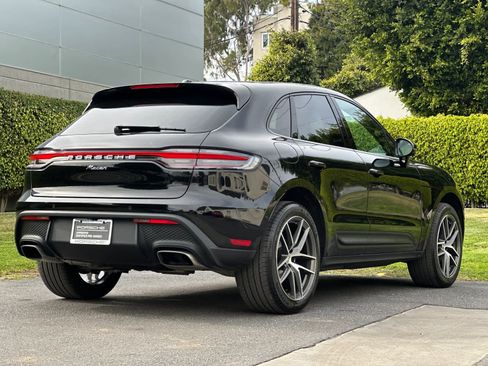 Certified 2025 Porsche Macan AWD/4WD image 8