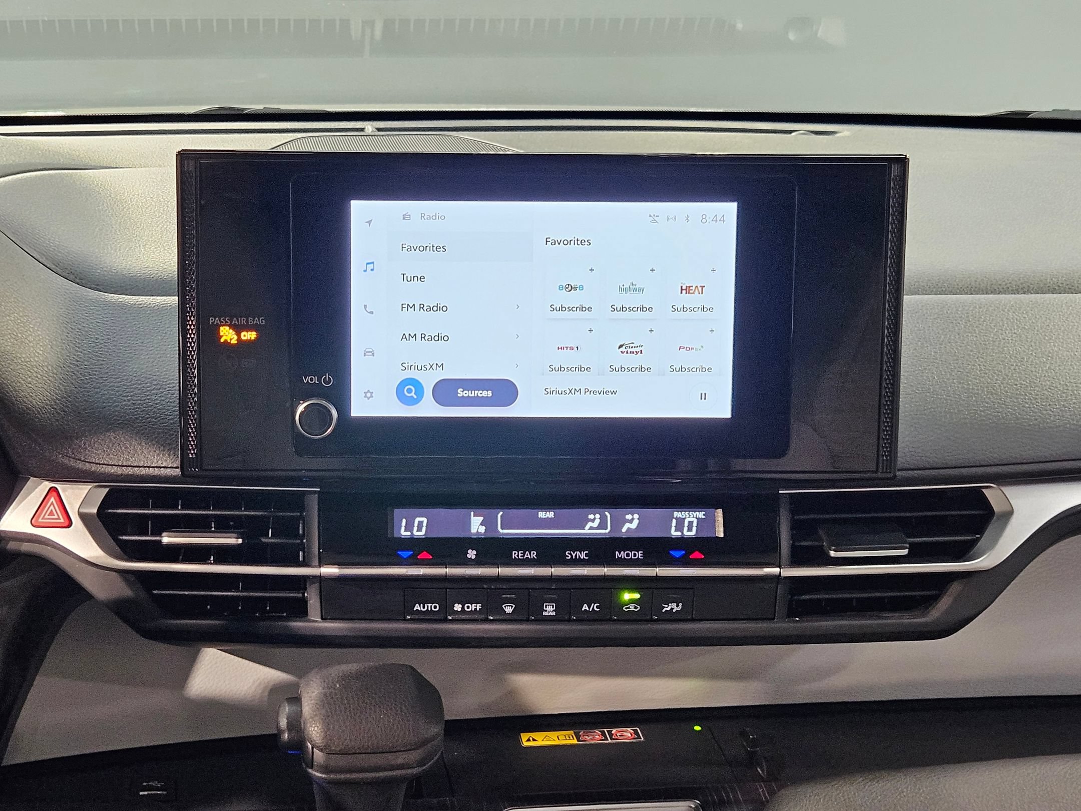 Used 2025 Toyota Sienna LE FWD image 16