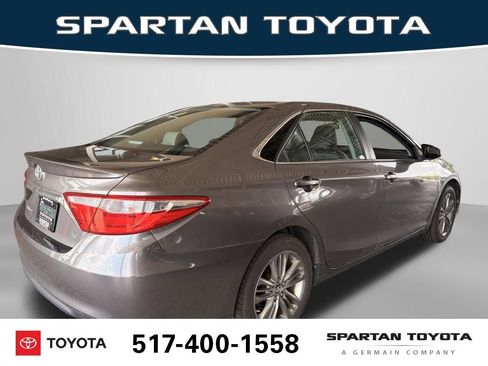 Used 2017 Toyota Camry SE w/ Moonroof Package FWD image 7