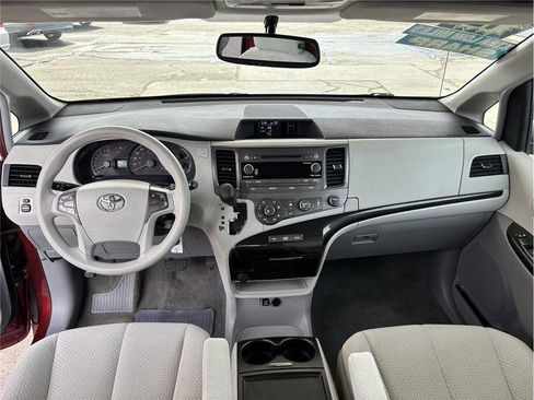 Used 2012 Toyota Sienna LE FWD image 10