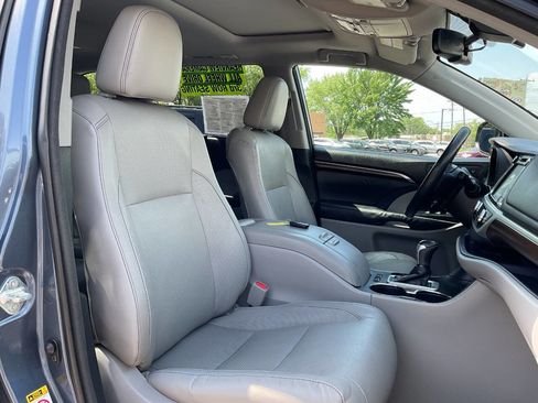 Used 2014 Toyota Highlander Limited w/ Driver Technology Package AWD/4WD image 52