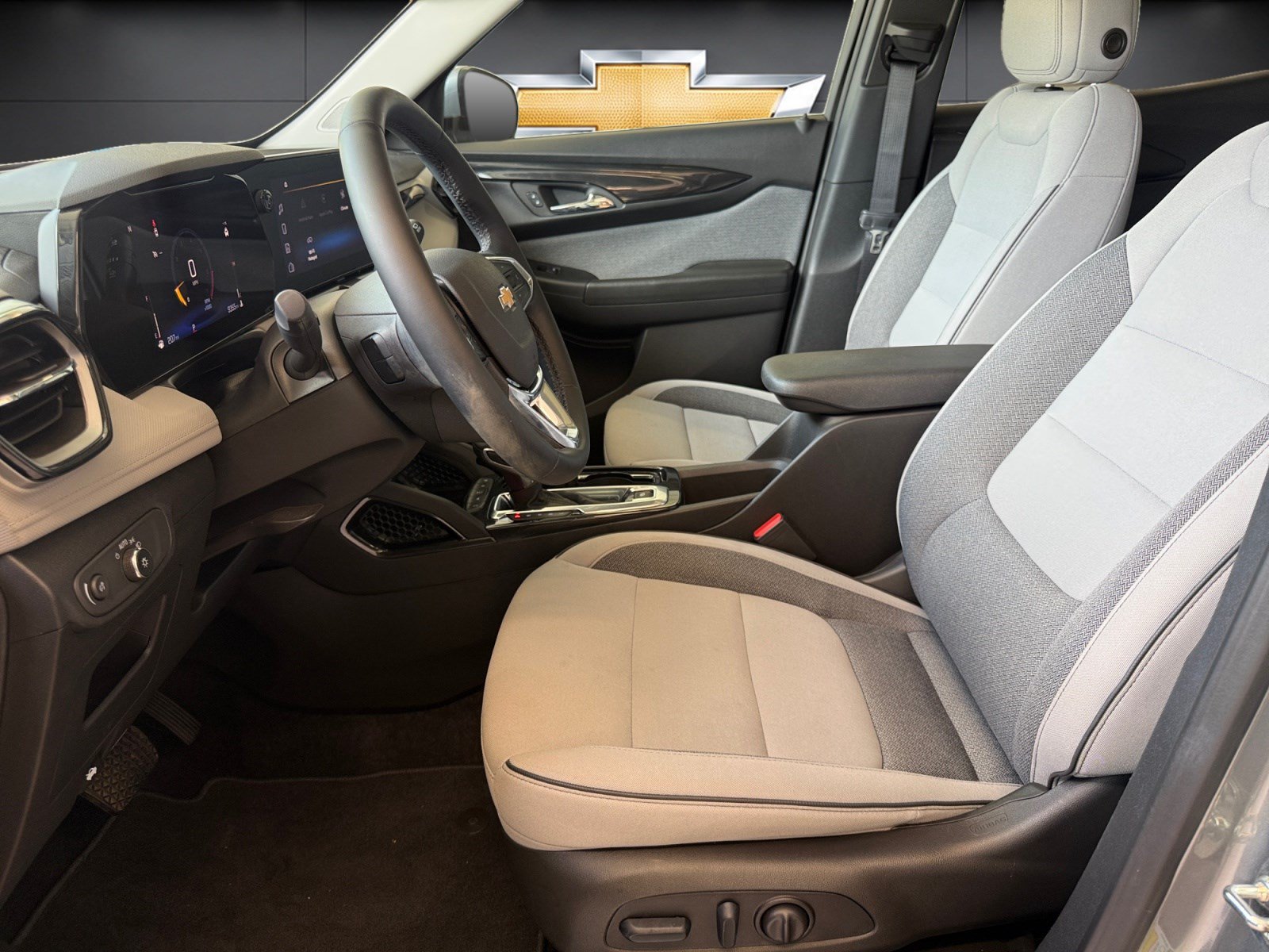 Used 2026 Chevrolet TrailBlazer LT w/ Convenience Package FWD image 9