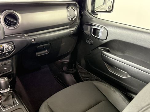 Used 2023 Jeep Gladiator Willys image 13