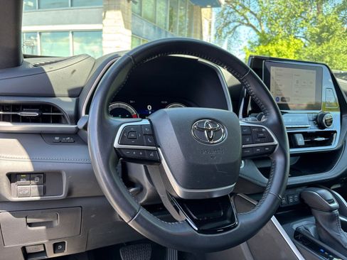 Used 2025 Toyota Highlander XSE AWD/4WD image 37