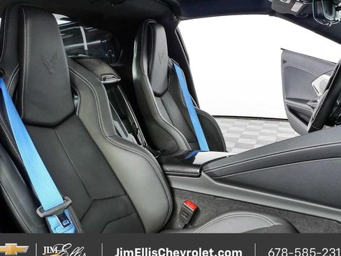 Used 2025 Chevrolet Corvette Stingray Preferred Cpe w/ 2LT RWD image 17