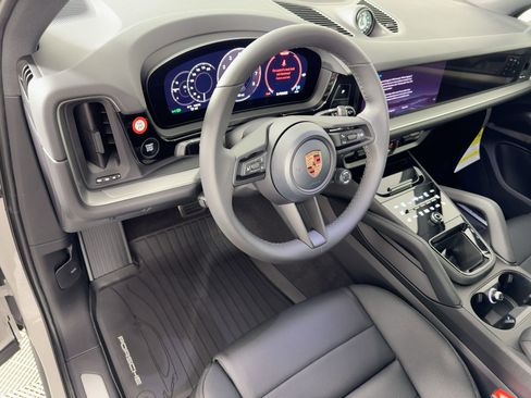 Used 2026 Porsche Cayenne S image 4