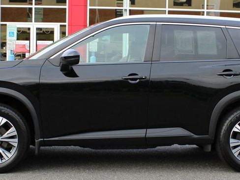 Certified 2022 Nissan Rogue SV w/ SV Premium Package image 9