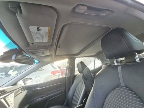 Used 2018 Toyota Camry SE w/ Moonroof Package image 8