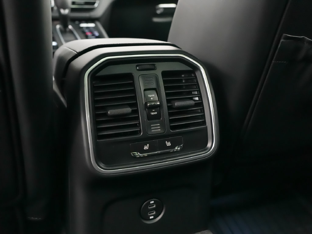 Used 2026 Porsche Macan AWD/4WD image 20