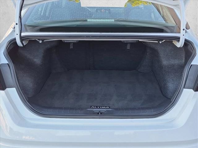 Used 2025 Nissan Altima 2.5 SV FWD image 6