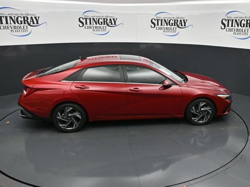 Used 2025 Hyundai Elantra Limited FWD image 25