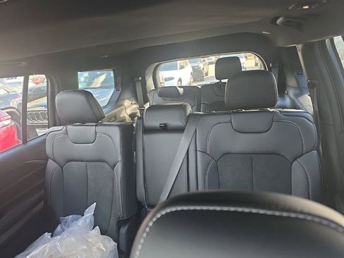 New 2025 Jeep Grand Cherokee L Altitude AWD/4WD image 10