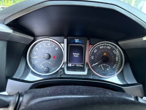 Used 2016 Toyota Tacoma SR5 w/ SR5 Appearance Package (SN) RWD image 13