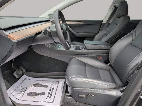Used 2024 Tesla Model Y 2WD image 12