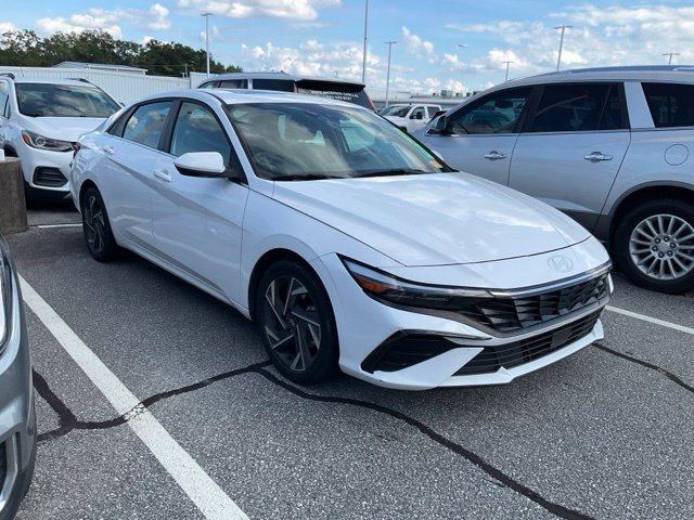 Used 2025 Hyundai Elantra SEL FWD image 1