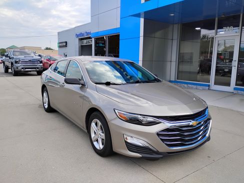 Used 2022 Chevrolet Malibu LS FWD image 3