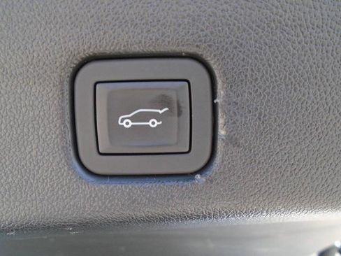 Certified 2025 Buick Enclave Preferred AWD/4WD image 29