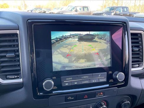 Used 2024 Nissan Frontier SV image 18
