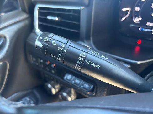 Used 2024 GMC Yukon XL Denali image 43