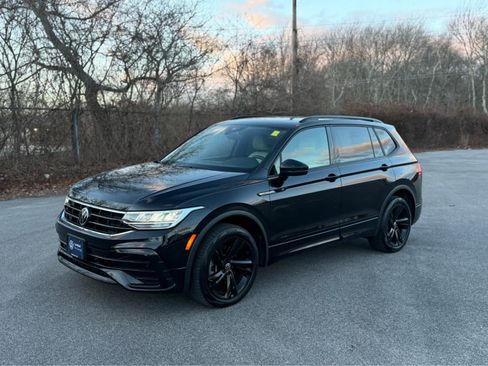 Certified 2023 Volkswagen Tiguan SE R-Line image 3