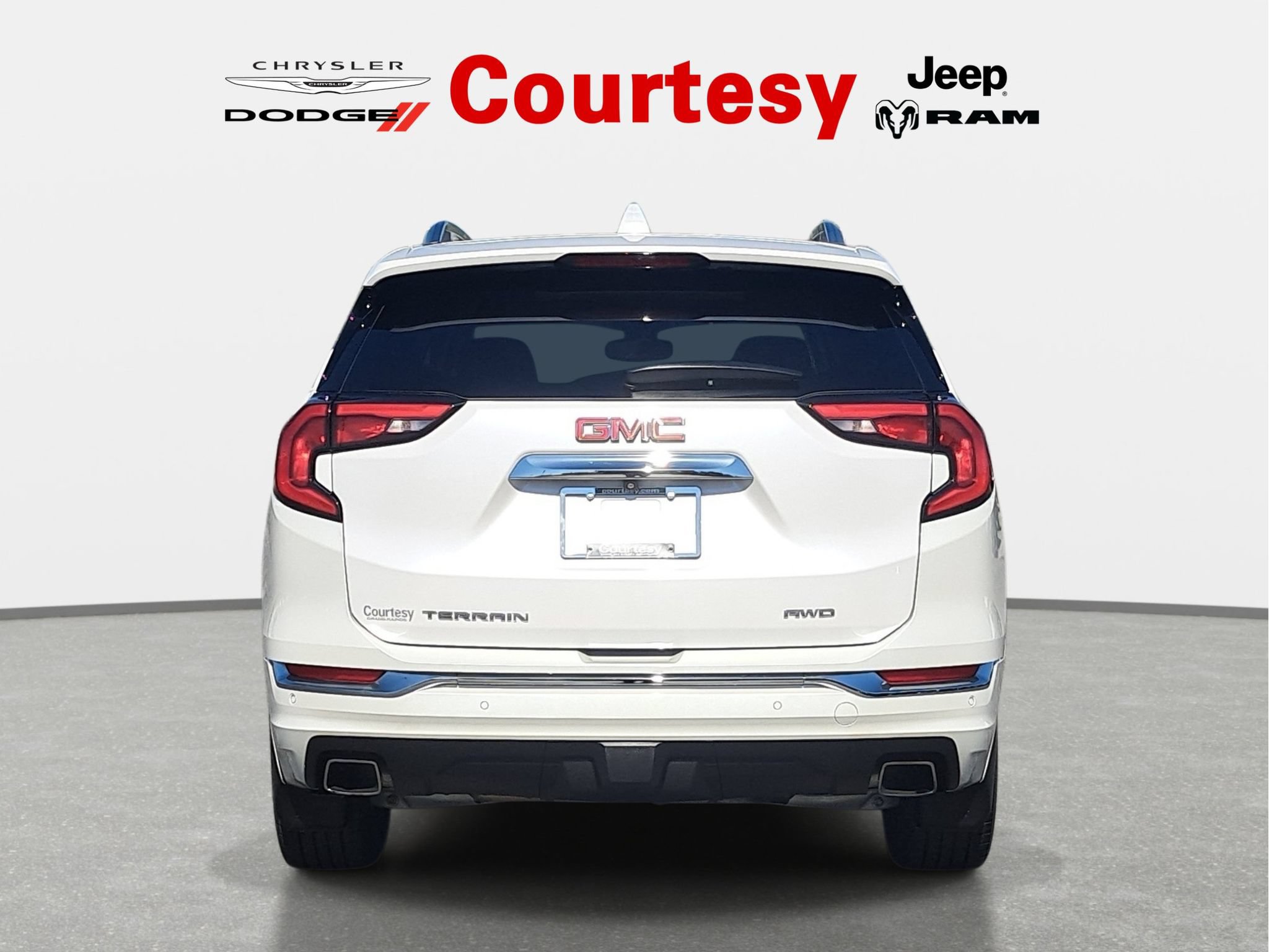 Used 2020 GMC Terrain Denali w/ Denali Premium Package AWD/4WD image 4