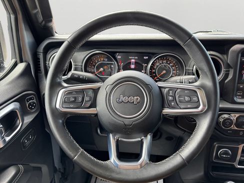 Used 2020 Jeep Gladiator Overland w/ Dual Top Group AWD/4WD image 19