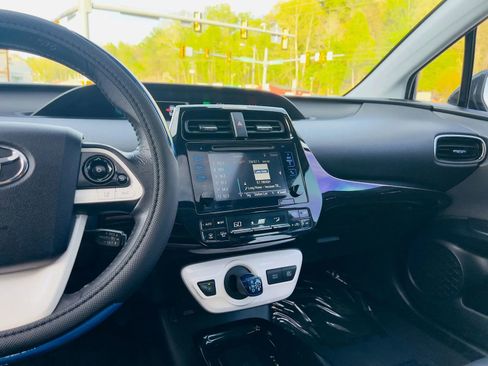 Used 2017 Toyota Prius Four w/ Advanced Technology Package FWD image 22