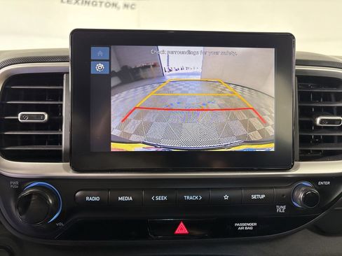 Used 2025 Hyundai Venue SEL FWD image 16