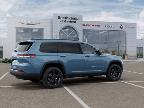 New 2026 Jeep Grand Cherokee L Limited w/ Limited Altitude Package AWD/4WD image 4