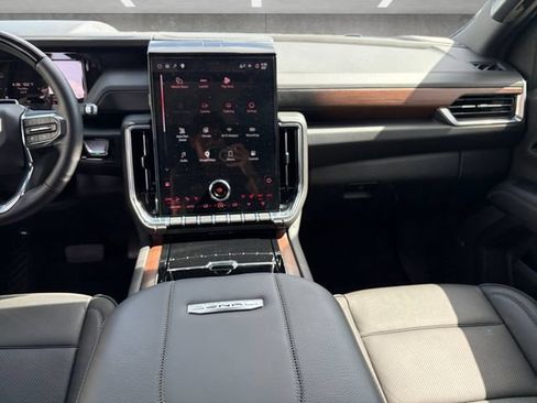 Used 2026 GMC Yukon Denali w/ Denali Reserve Package AWD/4WD image 3