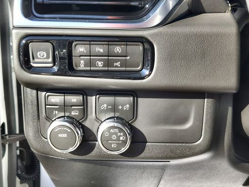 New 2026 GMC Yukon Elevation image 18