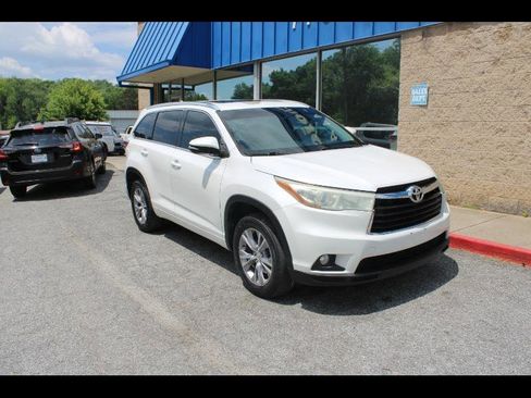 Used 2015 Toyota Highlander XLE FWD image 1