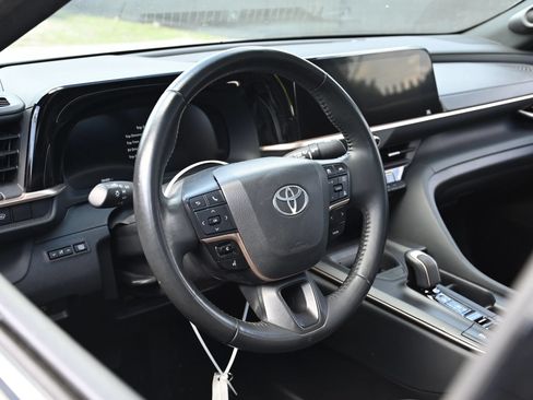 Used 2023 Toyota Crown AWD/4WD image 12