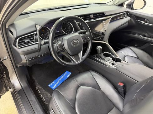 Used 2020 Toyota Camry XLE image 18