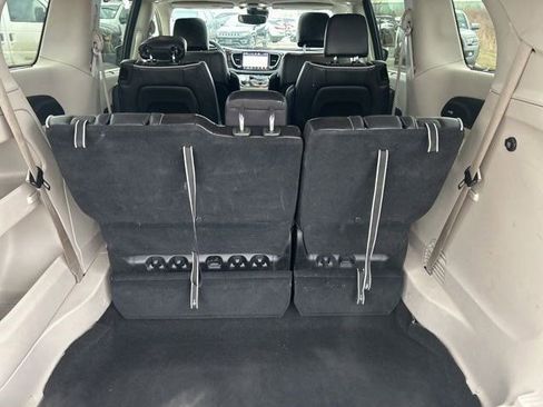 Used 2023 Chrysler Pacifica Limited image 33