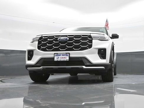 Used 2025 Ford Explorer Platinum w/ Ultimate Package image 35