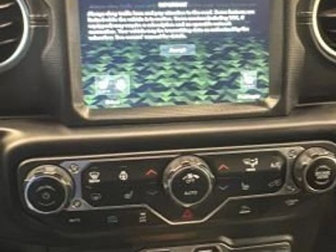 Used 2022 Jeep Wrangler Unlimited Sahara w/ Cold Weather Group AWD/4WD image 21