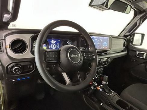Used 2024 Jeep Wrangler Unlimited AWD/4WD image 12